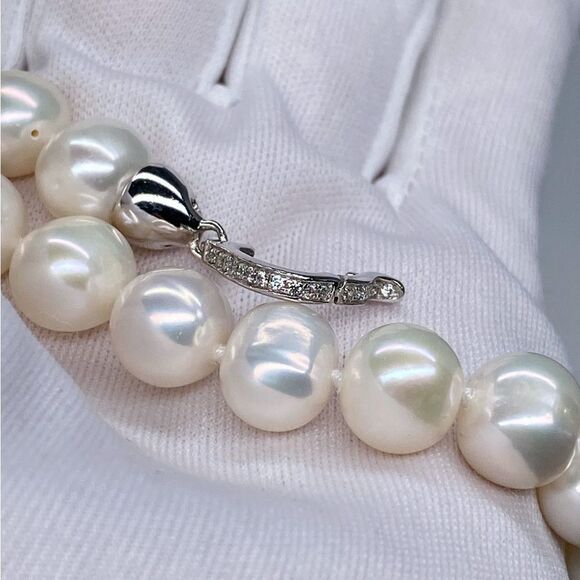 Majorica Pearl-Strand Necklace with Crystal Embellished Clasp - Picture 4 of 10